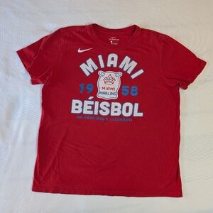 Nike Kids Red Miami Marlins Béisbol Tee